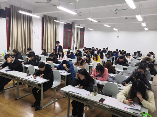 9591cb7716004c768650438f17c3ebf9.jpg 模拟考试现场_副本.jpg