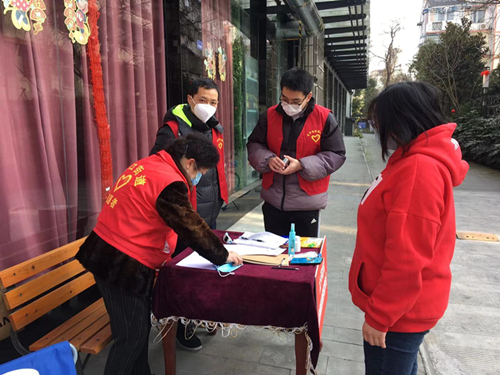 87e3fd45b40b47bab49f45fa61705c36.jpg 赖羌汉在工作中_副本.jpg