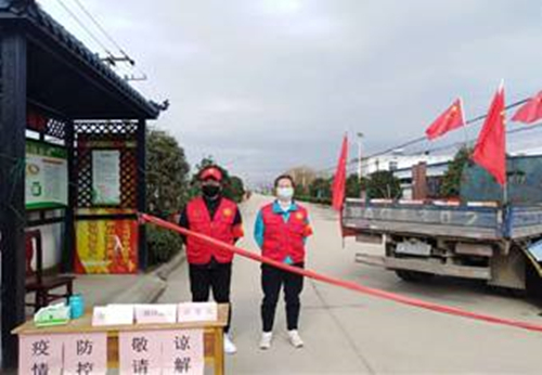 895d45a54adc4878a5eeeef3f8e916cd.jpg 许梦远在工作中_副本.jpg