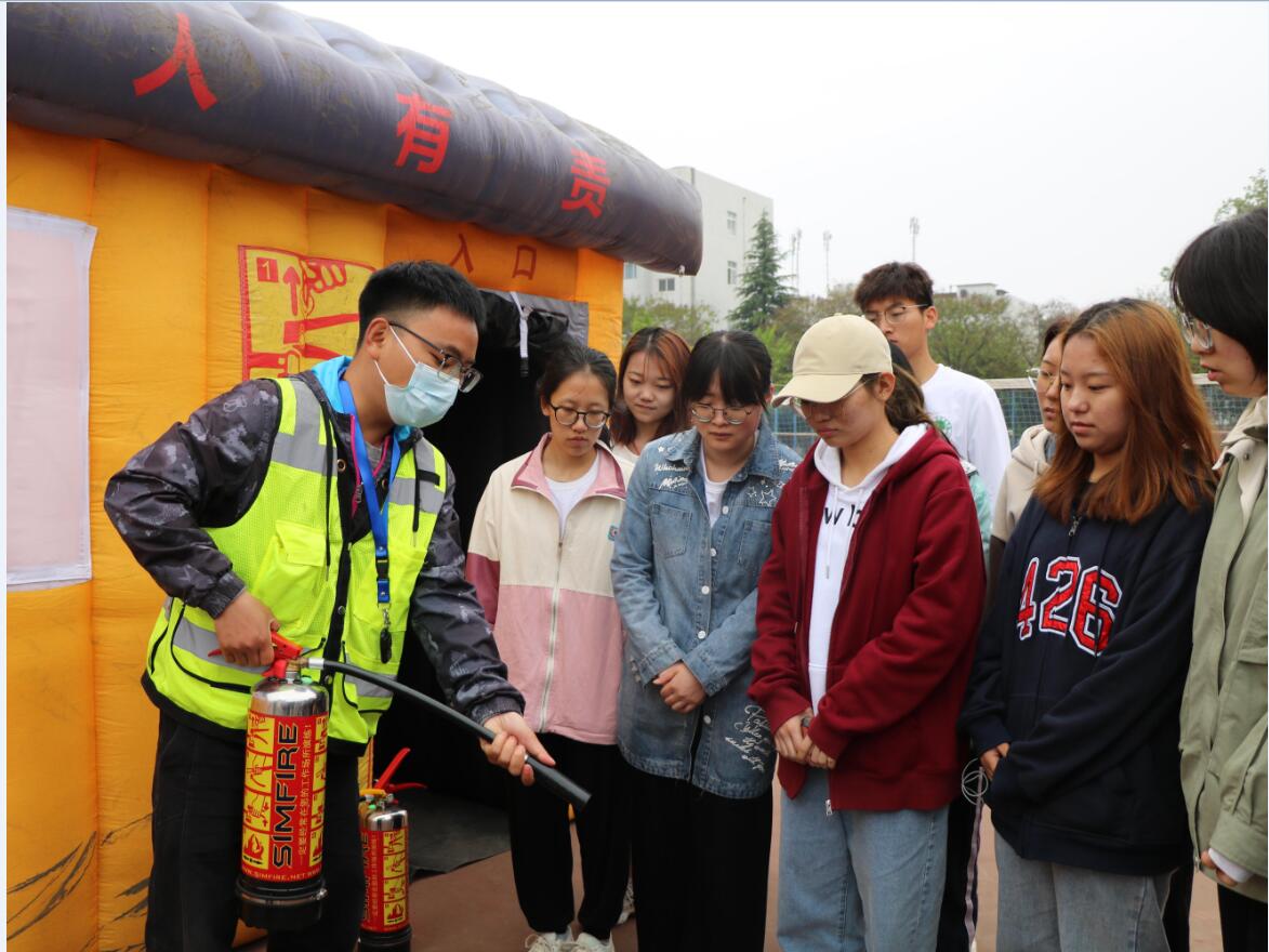 3c9764a26eb3443ba1d2a679a8e22a50.jpg 3c9764a26eb3443ba1d2a679a8e22a50.jpg