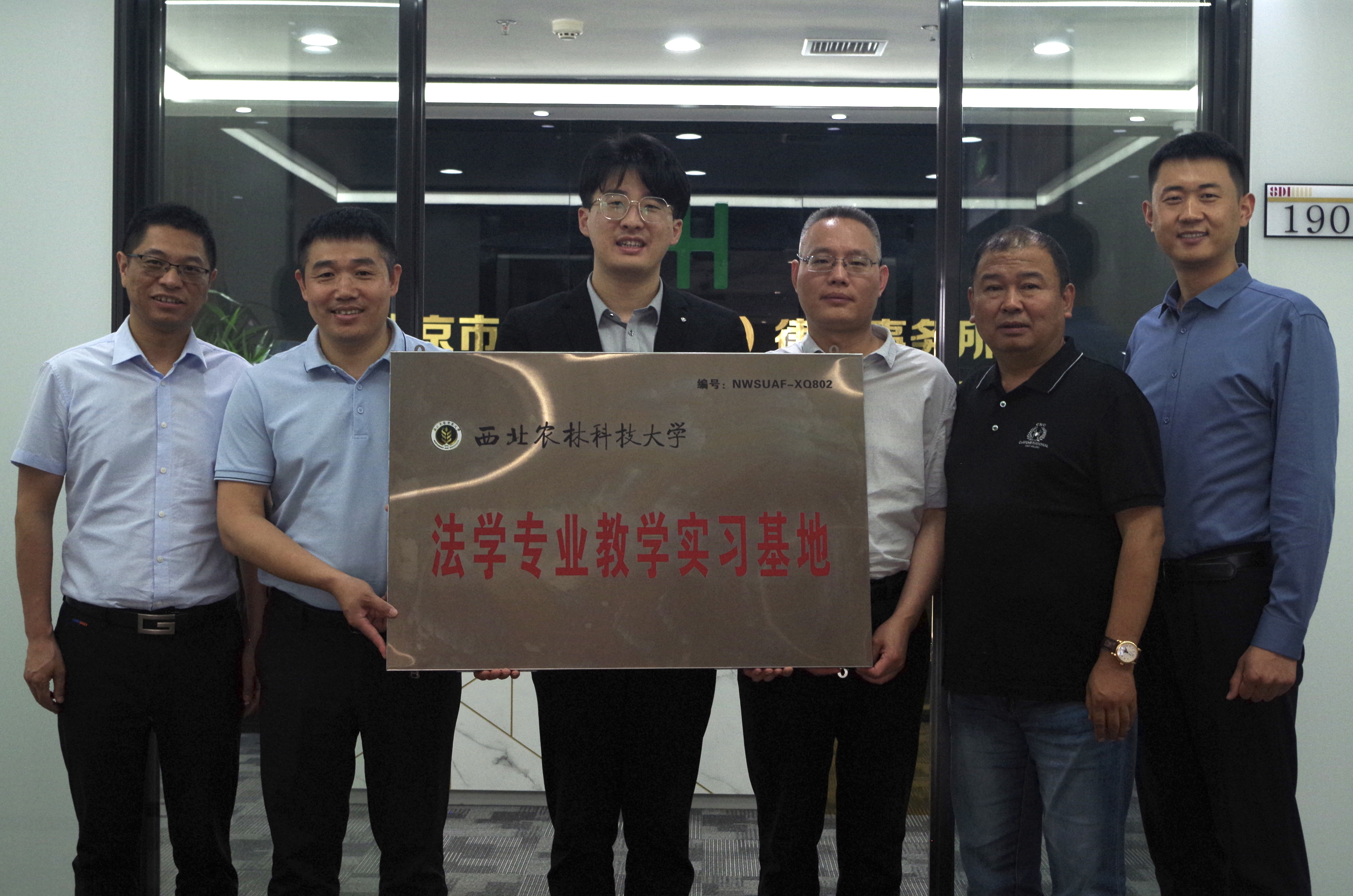 44d940f75f554f94b6b64e1398466626.jpg 44d940f75f554f94b6b64e1398466626.jpg